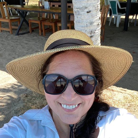 Meet your Posher, Lynda - Picture 1 of 1